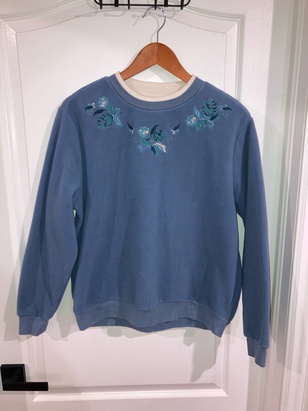 Tradition Blue Embroidered Fleece Sweatshirt - size M